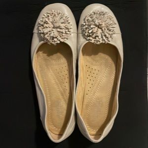 Naturalized bone flats with rosette